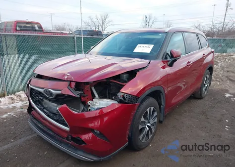 2022 Toyota Highlander Xle z USA, uszkodzony, nr VIN 5TDGZRBH5NS573119